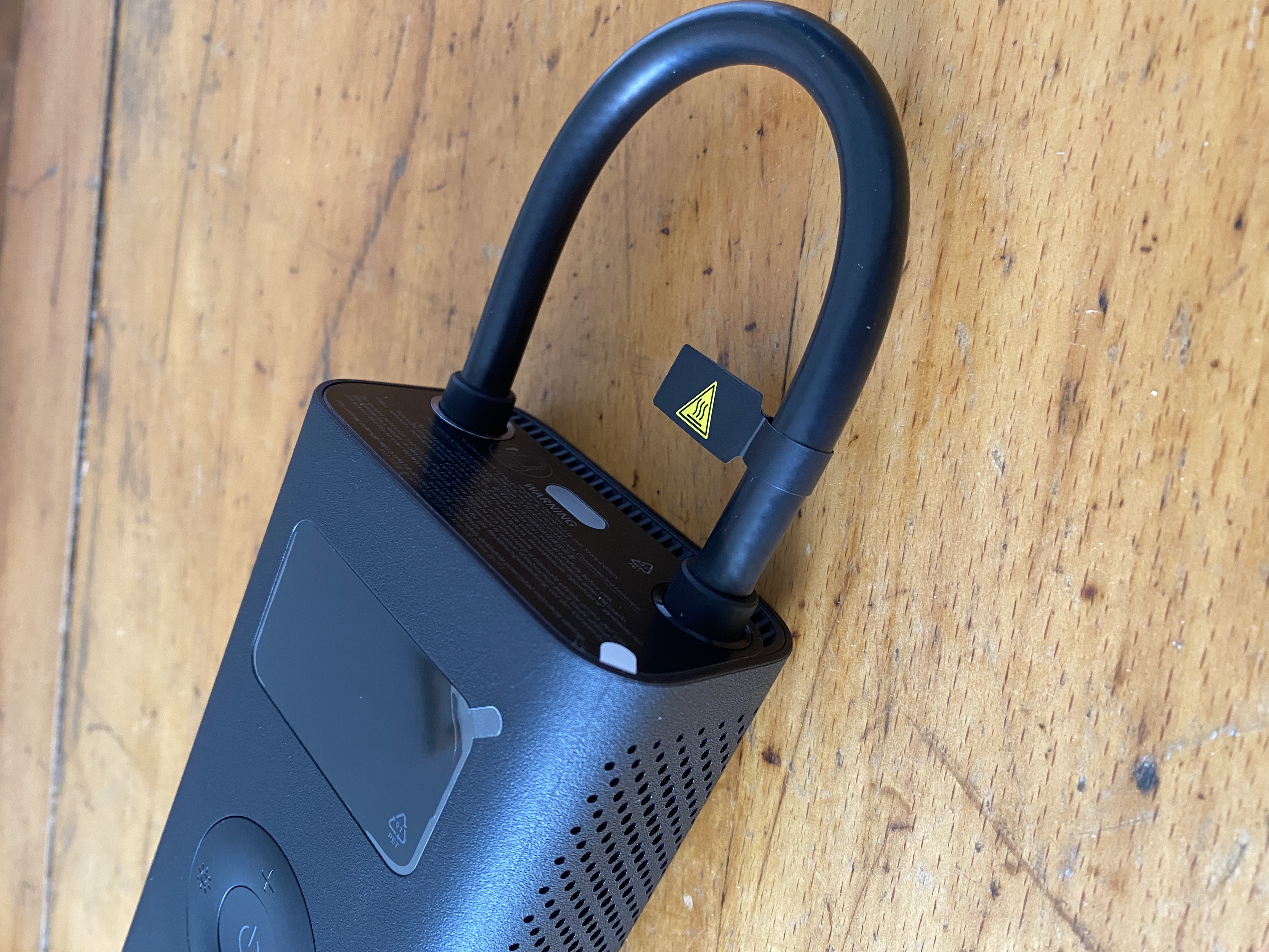 Gros plan sur le tuyau et l'embout du compresseur